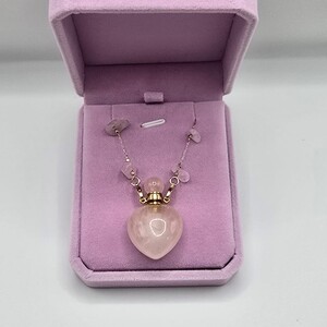 قلادة الكوارتز الوردي